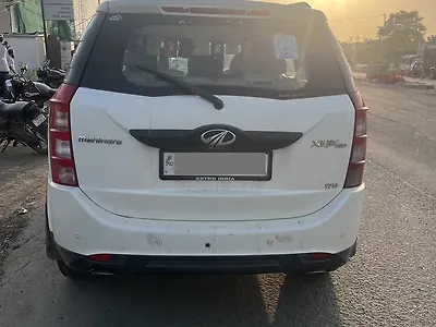 2018 Mahindra XUV500 W6 1