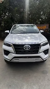 2023 Toyota Fortuner 4x2 2WD Diesel 2.8L Turbo Automatic 1 2023 Toyota Fortuner 4x2 2WD Diesel 2.8L Turbo Automatic 1