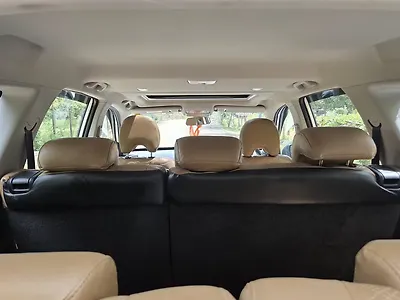 2021 Mahindra XUV500 W9
