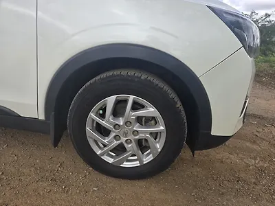 2022 Mahindra XUV300 W8 (O) 1.2 Petrol AMT