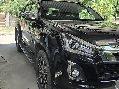 2023 इसुज़ू डी-मैक्स वी-क्रॉस वी-क्रॉस z 4x4 एमटी 1