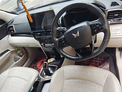 2024 Mahindra XUV400 EL 39.4 KWH Dual Tone
