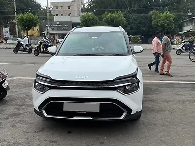 Second Hand Kia Carens Prestige Plus 1.5 Diesel MT 7 STR in Guntur