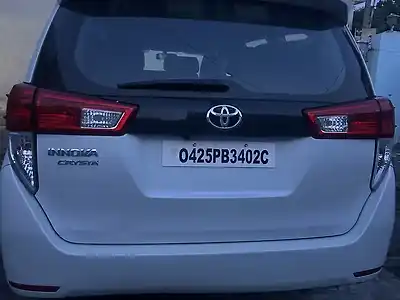 2025 टोयोटा इनोवा क्रिस्टा GX Diesel Manual 8 STR 1
