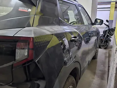 2025 Mahindra XUV 3XO AX5L 1.2 Petrol AT (Dolby Atmos)