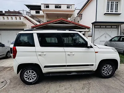 2017 Mahindra TUV300 T8