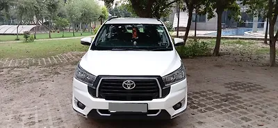 2023 Toyota Innova Crysta GX 2.4 AT 7 STR 1 2023 Toyota Innova Crysta GX 2.4 AT 7 STR 1