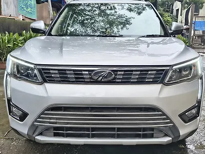 2019 Mahindra XUV300 W8 1.2 Petrol [2019] 1