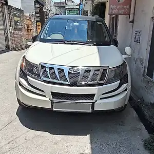 2014 Mahindra XUV500 W8 1