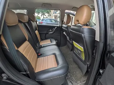 2021 Mahindra XUV500 W7 1