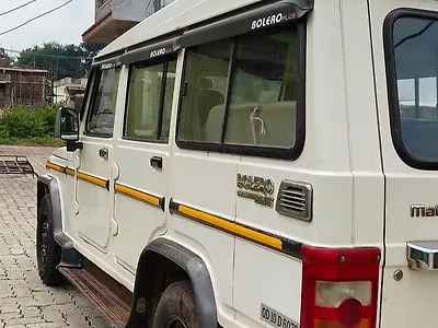 2015 महिंद्रा बोलेरो प्लस BS III 1