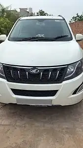 2015 महिंद्रा XUV500 w6 1