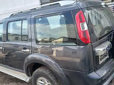 Second Hand फ़ोर्ड एंडेवर 2.5 लीटर 4x2 in गुलबर्गा