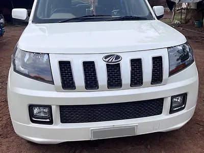 Second Hand Mahindra TUV300 T10 in Shivpuri
