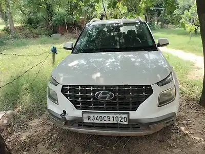 Second Hand हुंडई वेन्यू e 1.2 पेट्रोल in भवानीपटना