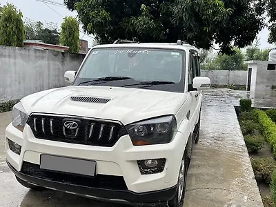 2017 Mahindra Scorpio S10 1