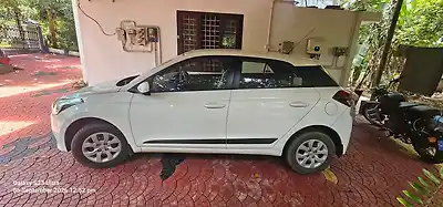 2014 हुंडई i20 स्पोर्टज़ 1.2 1 2014 हुंडई i20 स्पोर्टज़ 1.2 1