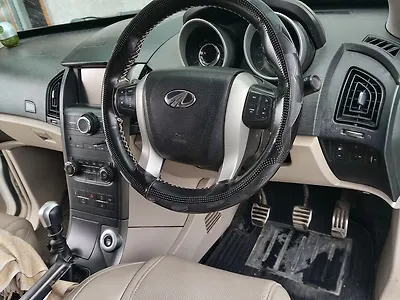 2017 Mahindra XUV500 W10 1