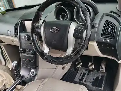 2017 महिंद्रा XUV500 w10 1