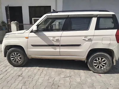 2015 Mahindra TUV300 T8 1