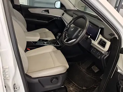 2021 Mahindra Old Generation XUV700 AX 7 Petrol AT Luxury Pack 7 STR
