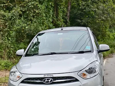 Second Hand Hyundai i10 Sportz 1.2 AT in Chikamagalur