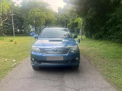 2012 Toyota Fortuner 3.0 4x4 MT 1
