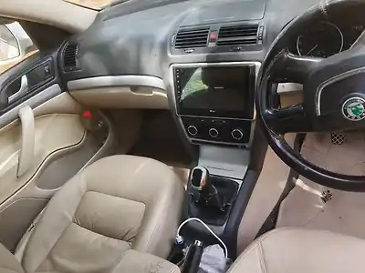 2012 स्कोडा लौरा एलिगेंस 2.0 tdi cr एमटी 1