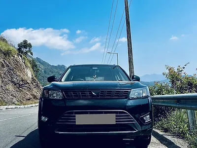 2023 Mahindra XUV300 W6 1.2 Petrol 1
