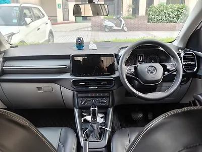 2025 Skoda Kylaq Signature Plus 1.0 TSI AT (Lava Blue) 1