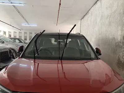 2022 Mahindra XUV300 W8 (O) 1.2 Petrol AMT Dual Tone