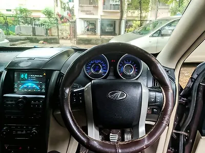 2015 Mahindra XUV500 W10 1