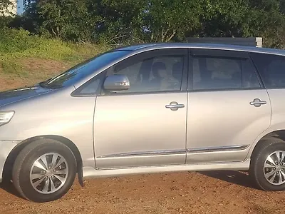 2015 Toyota Innova 2.5 VX BS IV 8 STR