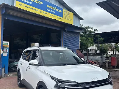 2023 Kia Carens Prestige 1.5 Petrol MT 7 STR