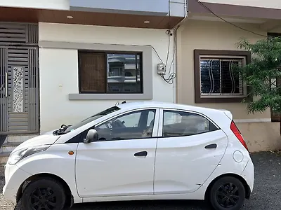 2015 हुंडई ईऑन एरा + 1