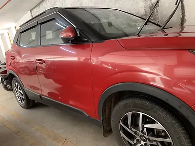 2022 Mahindra XUV300 W8 (O) 1.2 Petrol AMT Dual Tone
