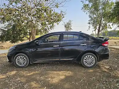 2023 मारुति सुज़ुकी सियाज Zeta Petrol 1.5L 5 Speed Manual 1