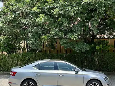 2021 स्कोडा सुपर्ब L&K एटी 1