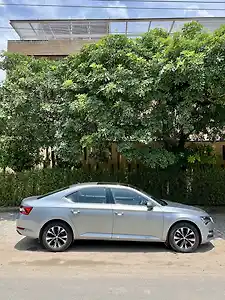 2021 स्कोडा सुपर्ब L&K एटी 1 2021 स्कोडा सुपर्ब L&K एटी 1