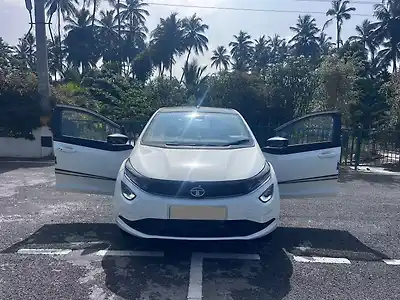 Second Hand टाटा अल्ट्रोज़ xz (o) पेट्रोल in होसुर