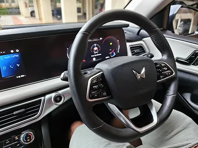 Second Hand Mahindra XUV700 AX 7 Luxury Pack Diesel MT 7 STR [2023-2024] in Udupi