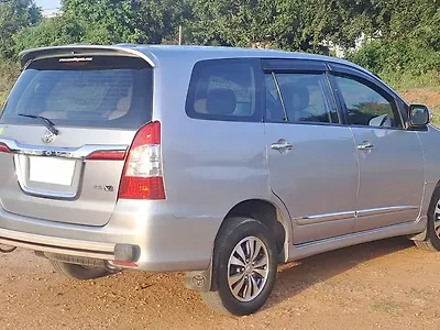 2015 Toyota Innova 2.5 VX BS IV 8 STR