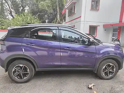 Second Hand टाटा नेक्सन फ़ीयरलेस प्लस (S) पर्पल 1.2 पेट्रोल 7 डीसीए ड्युअल टोन [2023-2025] in भुवनेश्वर