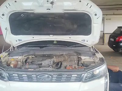 2020 Mahindra XUV300 W8 1.2 Petrol [2019] 1