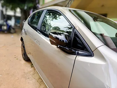 Second Hand Tata Altroz Creative Petrol 5MT in Rajahmundry