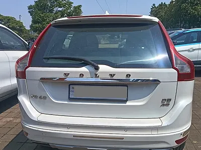 2016 Volvo XC60 Momentum 1