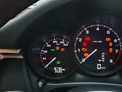 2023 Porsche Macan Base