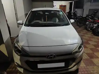 Second Hand हुंडई एलीट i20 एस्टा 1.4 crdi (o) [2016] in राजमंड्री