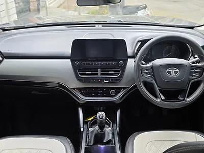 2022 Tata Safari XT Plus 1 2022 Tata Safari XT Plus 1