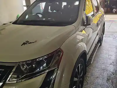Second Hand महिंद्रा XUV500 w11 ऑप्शनल ऑटोमै​टिक in गुंटूर